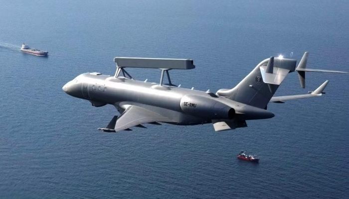 GlobalEye là hệ thống cảnh báo sớm và kiểm soát trên không đa nhiệm, tích hợp radar mảng pha điện tử chủ động Erieye ER đặt trên thân máy bay.