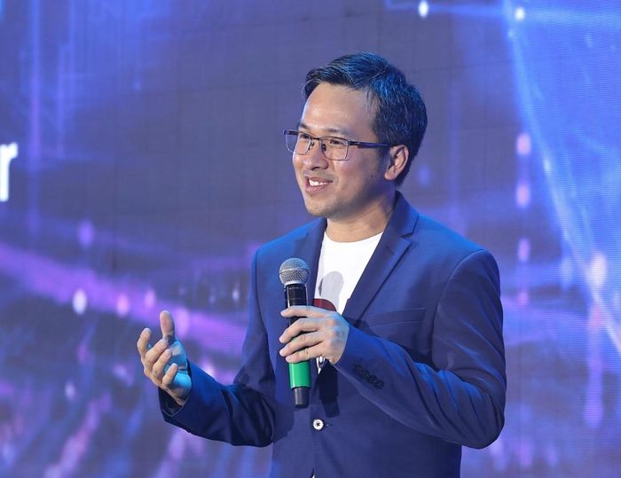 TS. Thắng Lương trình bày tại Diễn đàn. Ảnh: DNCC.