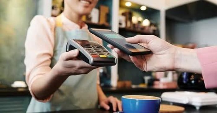 Người Việt đón đầu mua sắm bằng AI và thanh toán xuyên biên giới. Ảnh minh họa: TL