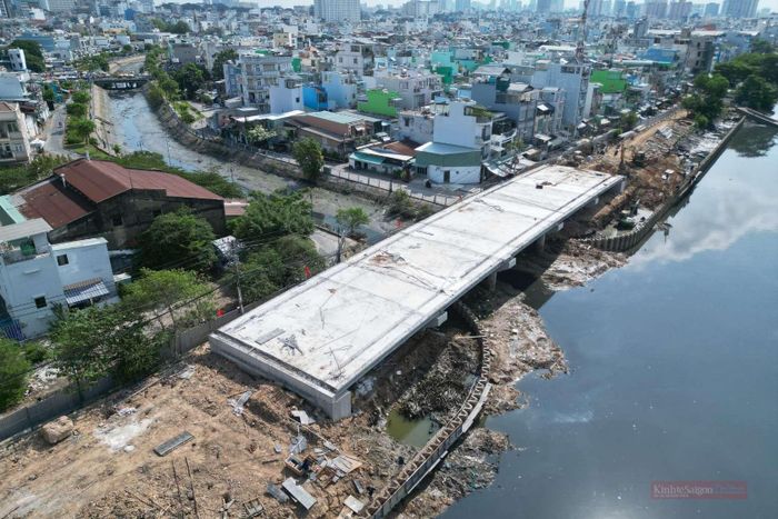 Cầu Hiệp Ân 2 bắc qua rạch Ụ Cây đang tăng tốc thi công.
