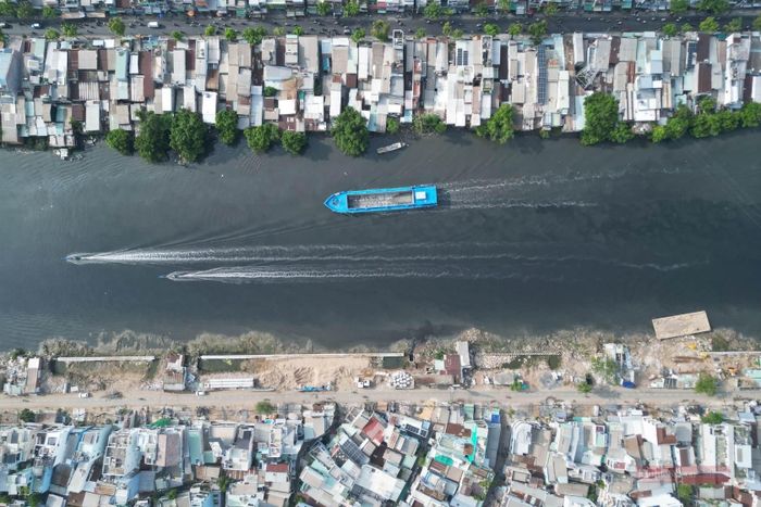 Tầm nhìn dọc tuyến kênh được mở rộng, tạo điều kiện thuận lợi cho việc hình thành tuyến giao thông ven kênh trong tương lai.
