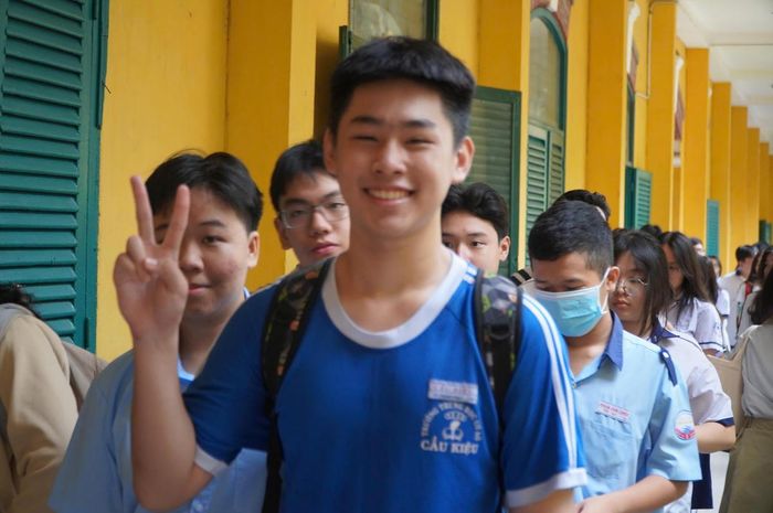 Nhiều thí sinh tự tin sau khi kết thúc môn Toán. Ảnh: Đ.Xá