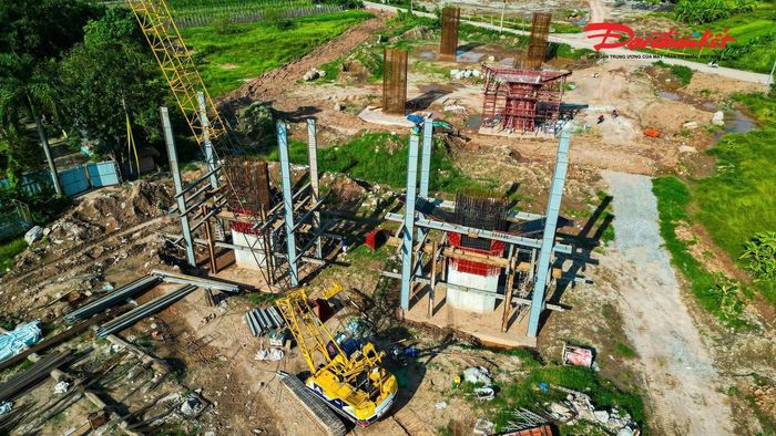 Ông Triệu Thanh Tùng, Phó Giám đốc Ban Quản lý dự án đầu tư - hạ tầng xã Bát Tràng cho biết, trong suốt quá trình triển khai, địa phương đã phối hợp chặt chẽ với các thôn, tổ dân phố cùng các tổ chức chính trị - xã hội để đẩy mạnh tuyên truyền, vận động, đối thoại trực tiếp với người dân. Các chế độ bồi thường, hỗ trợ được thực hiện đầy đủ theo quy định, bảo đảm hài hòa lợi ích giữa Nhà nước và người dân.