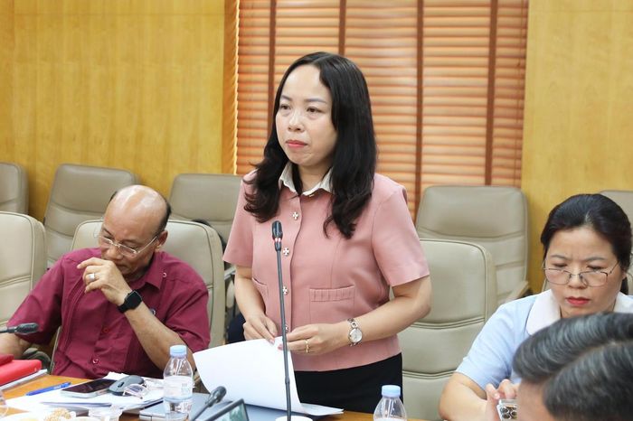 Bà Nguyễn Hiền Phương - Chủ tịch Ủy ban MTTQ Việt Nam phường Hai Bà Trưng (Hà Nội) phát biểu tại Hội nghị.