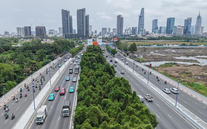 Luật Đô thị đặc biệt sẽ giúp TP.HCM tháo gỡ căn cơ các điểm nghẽn về thể chế, nguồn lực, hạ tầng... tạo nền tảng cho một giai đoạn bứt phá dài hạn cho TP.HCM và nền kinh tế quốc gia. Ảnh: THUẬN VĂN 