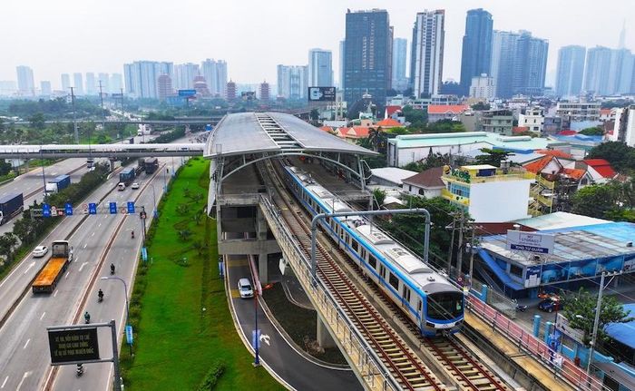  TP.HCM đang có nhu cầu vốn khổng lồ để đầu tư vào các dự án metro, đường vành đai, hệ thống cảng biển nước sâu, các công trình chống ngập quy mô lớn... Ảnh: THUẬN VĂN 