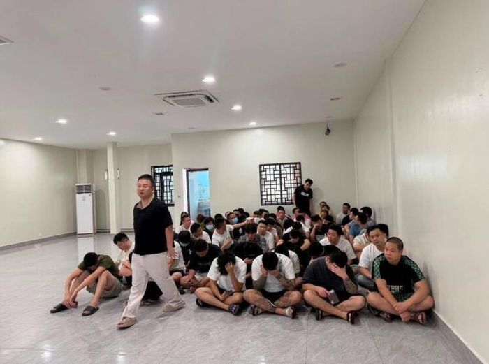  Campuchia bắt giữ những người nghi lừa đảo trực tuyến tại tỉnh Banteay Meanchey. Ảnh: KHMER TIMES 