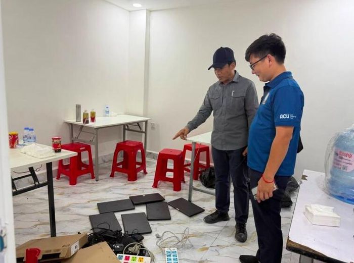  Campuchia khám xét những nơi nghi là ổ lừa đảo trực tuyến tại tỉnh Banteay Meanchey. Ảnh: KHMER TIMES 