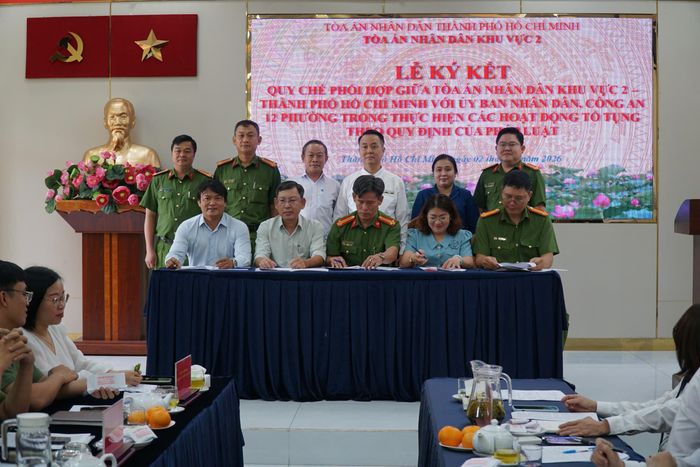  Đại diện các đơn vị ký quy chế phối hợp. Ảnh: ĐAN THUẦN 