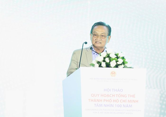  TS Trần Du Lịch nêu góp ý tại hội thảo. Ảnh: THANH THÙY 