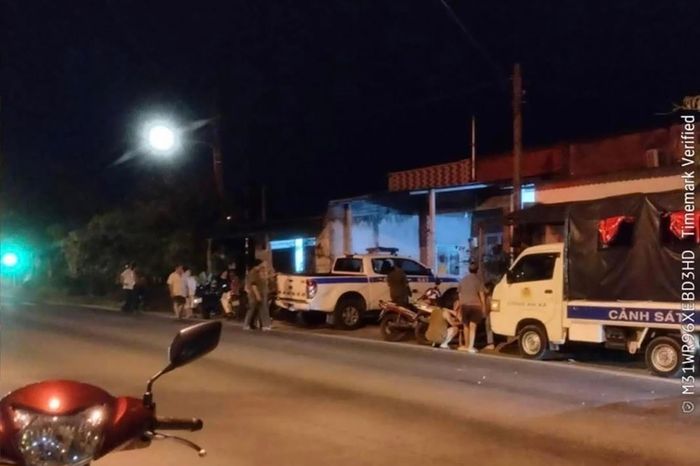  Thời gian qua, Công an xã Nhuận Đức tập trung ra quân, xử lý các hành vi vi phạm pháp luật liên quan đến ma túy. Ảnh: CA 