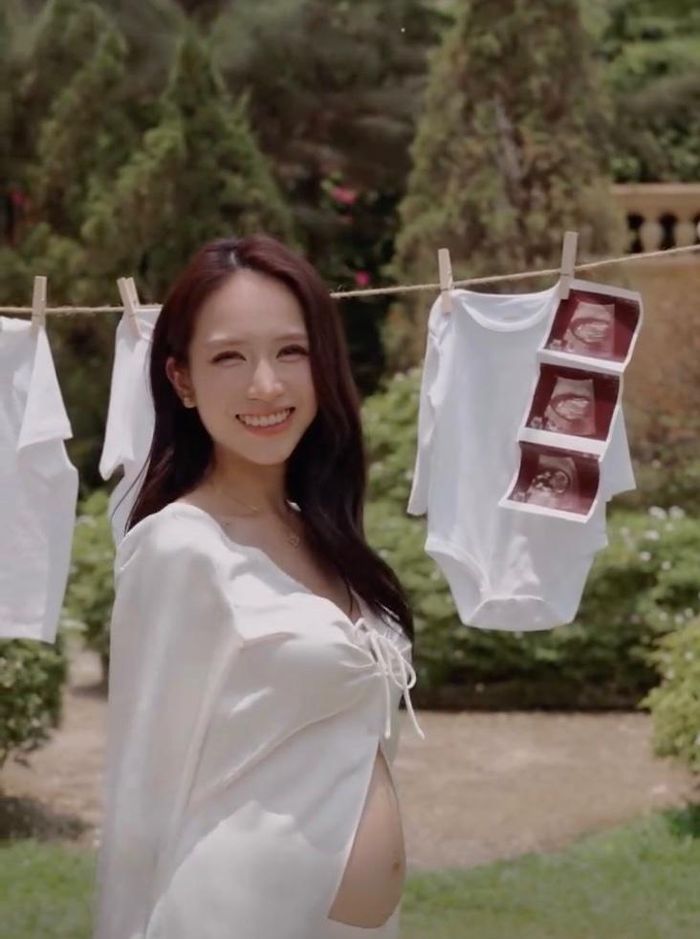  Con gái đại gia Minh Nhựa khoe hình ảnh đầu tiên khi mang bầu lần 5. 