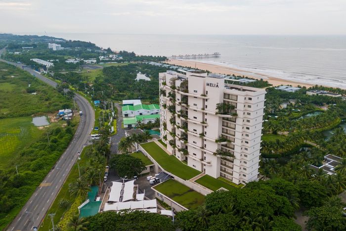  Địa phương có nhiều khu du lịch tên tuổi như Angsana &amp; Dhawa Hồ Tràm, Melia Ho Tram Beach Resort, Madison Ho Tram, Wonderland Ho Tram, Camelina Beach Resort, Charm Ho Tram... phù hợp với nhiều nhóm du khách khác nhau, đặc biệt là du khách quốc tế. 