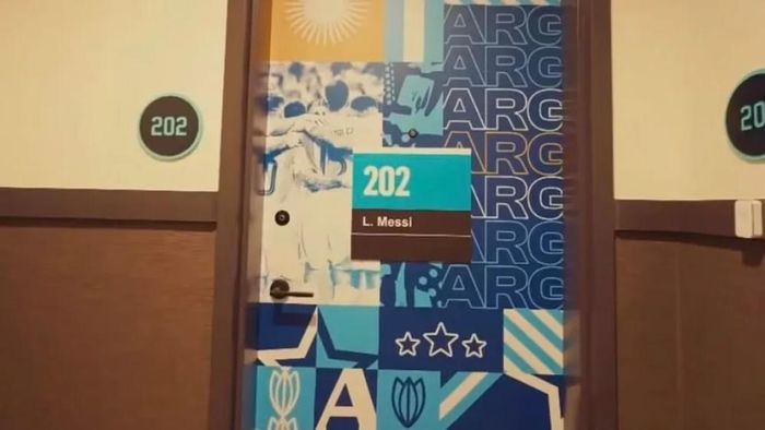 Bên ngoài căn phòng Messi chọn ở trong ngày hội quân cùng tuyển Argentina.