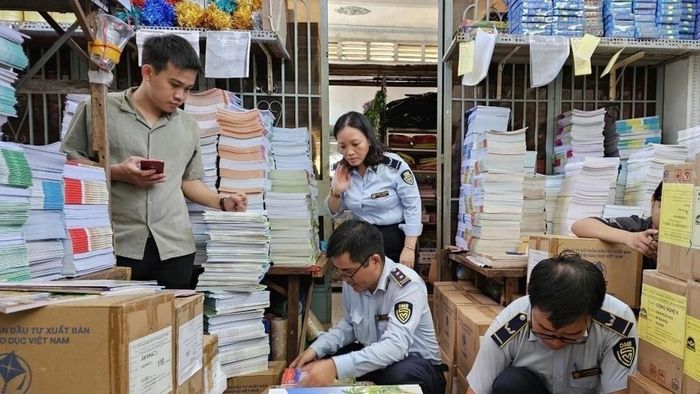  Dự thảo Luật sẽ có những quy định, định nghĩa chi tiết về in nối bản, in lậu, làm giả xuất bản phẩm nhằm không để lại khoảng trống pháp lý trong xử lý vi phạm bản quyền. Ảnh: Báo Công Thương. 
