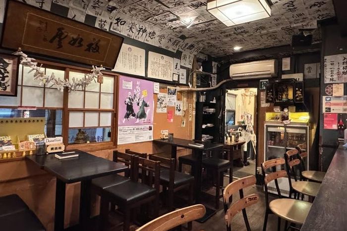  Nội thất bên trong quán bar mang chủ đề Phật giáo. Ảnh: averylives. 