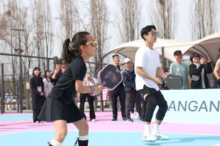 Người dân chơi pickleball tại các sân mới khai trương ở Công viên Hangang Gwangnaru. Ảnh: Seoul Metropolitan Government. 