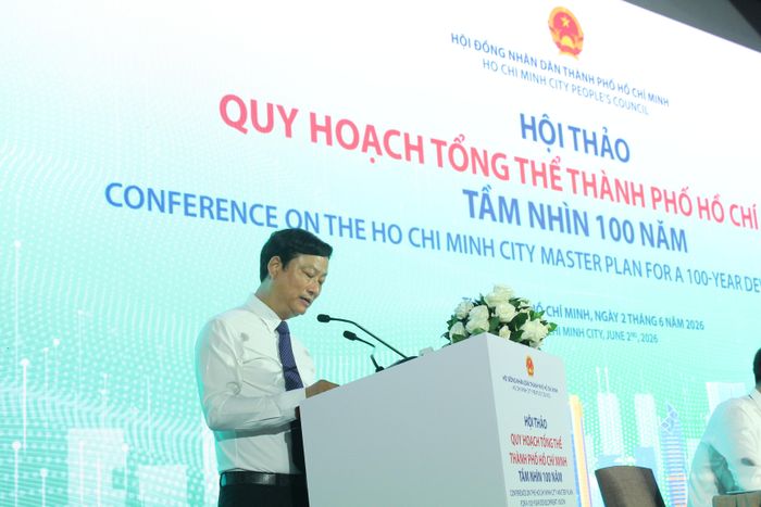  Chủ tịch HĐND TP.HCM Võ Văn Minh phát biểu khai mạc hội thảo Quy hoạch tổng thể TP.HCM tầm nhìn 100 năm, sáng 2/6. Ảnh: Thảo Liên. 