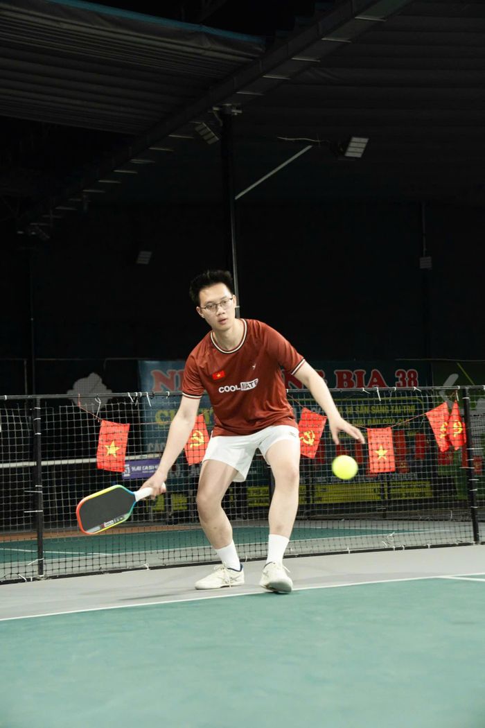  Văn Tiệp nhận thấy cơ hội gắn kết gia tăng khi tham gia giải pickleball trong chuyến du lịch công ty. Ảnh: NVCC. 