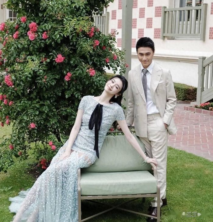 Cặp đôi đăng ký kết hôn vào năm 2019 và hiện có hai con. Sau nhiều năm trì hoãn kế hoạch tổ chức đám cưới do gia đình Hà Du Quân để tang cố tỷ phú Hà Hồng Sân, lễ cưới tại Pháp được xem là cột mốc quan trọng đánh dấu chặng đường mới trong cuộc sống hôn nhân của cả hai.