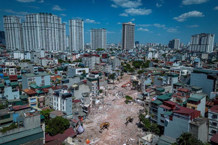  Cùng tiến độ thi công trên công trường, công tác giải phóng mặt bằng tại đường Khương Đình thuộc dự án Vành đai 2.5 cũng đang được đẩy nhanh nhằm đảm bảo tiến độ chung của toàn dự án. Theo UBND phường Khương Đình, địa phương đã cơ bản hoàn thành công tác giải phóng mặt bằng dự án Vành đai 2.5, đoạn Nguyễn Trãi - Đầm Hồng. 
