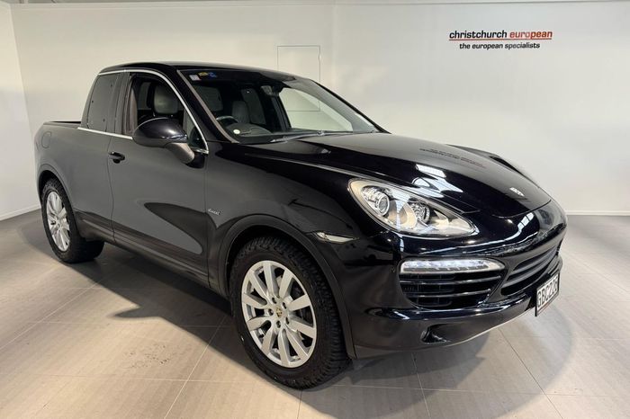  Dự án này được phát triển dựa trên mẫu SUV Porsche Cayenne đời 2011. Phần đầu xe vẫn được giữ nguyên thiết kế nguyên bản bao gồm cản trước, cụm đèn LED, mâm xe... 