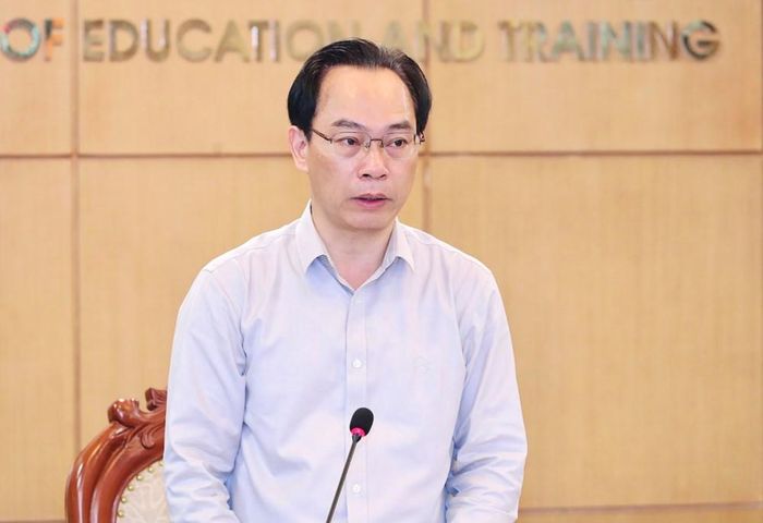 Bộ trưởng Bộ GD&amp;ĐT Hoàng Minh Sơn quán triệt “tuyệt đối không chủ quan”