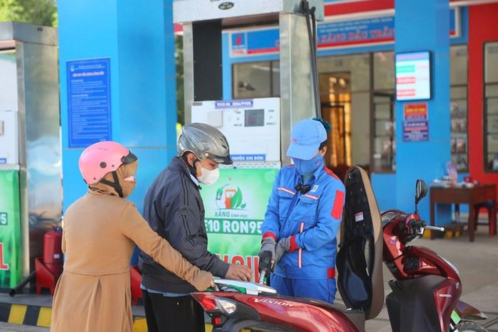 Các cửa hàng xăng dầu trên địa bàn hoạt động ổn định sau hơn một tháng triển khai đồng loạt xăng E10