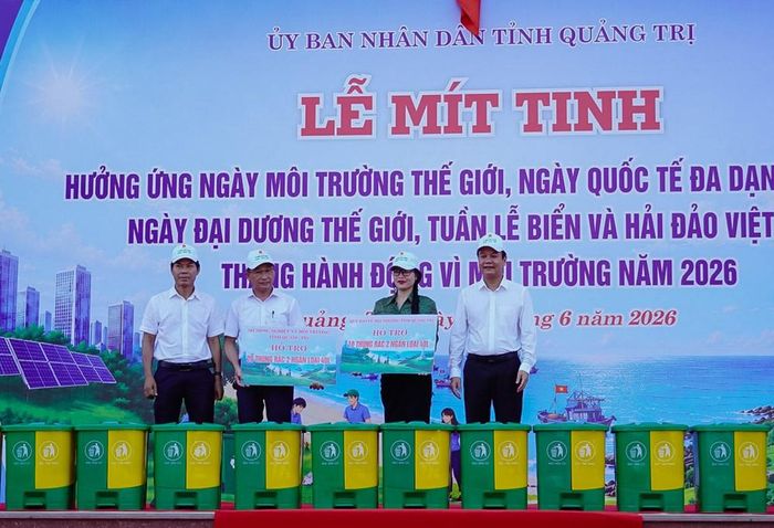 BTC chương trình hỗ trợ thùng rác 2 ngăn bảo vệ môi trường cho các trường học, các địa phương vùng khó