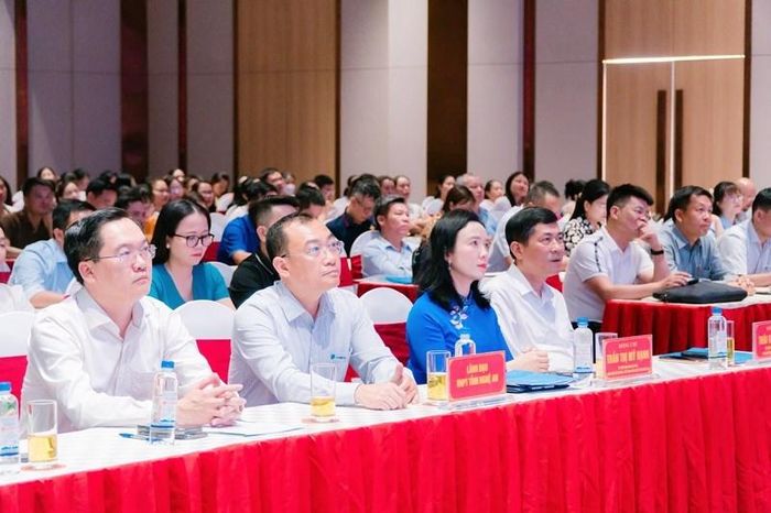Đại biểu tham gia buổi lễ
