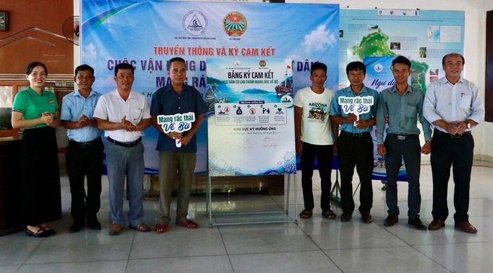 Ra mắt Tổ cộng đồng thu gom rác thải đại dương tại 3 thôn Bãi Làng, Bãi Ông và Bãi Hương