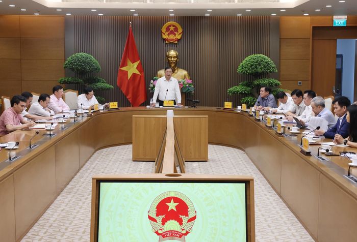 Phó Thủ tướng Thường trực Phạm Gia Túc chủ trì cuộc họp về tình hình triển khai, phân phối xăng E10. Ảnh: Lâm Khánh - TTXVN