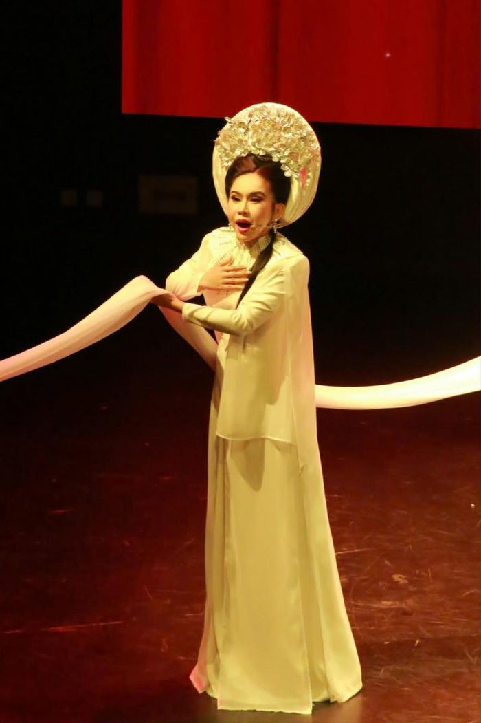 Bình Tinh trong vở "Nhật thực"