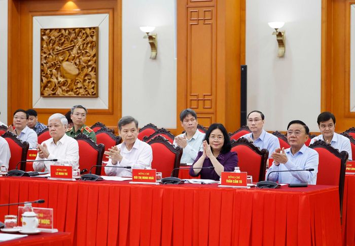 Các đại biểu tham dự phiên họp