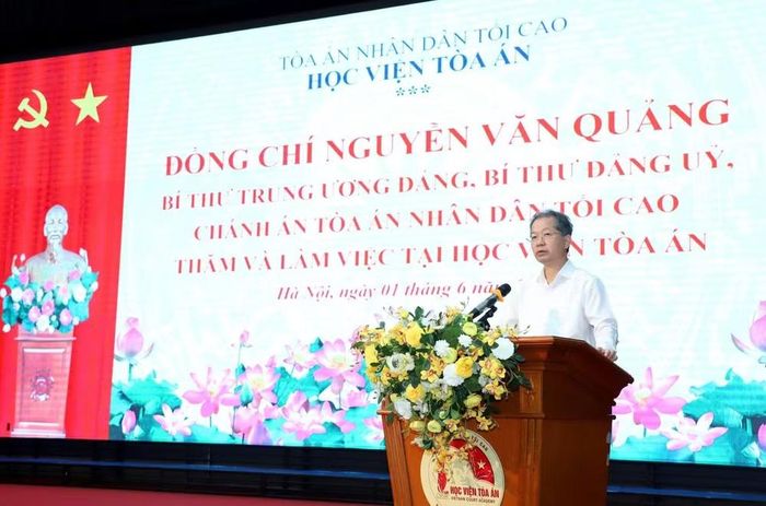 Bí thư Trung ương Đảng, Bí thư Đảng ủy, Chánh án Tòa án nhân dân tối cao Nguyễn Văn Quảng phát biểu chỉ đạo buổi làm việc. (Ảnh: tapchitoaan.vn)