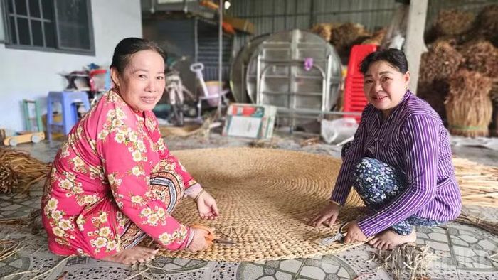 Hợp tác xã Thanh Tú cung cấp khoảng 5.000 sản phẩm với hơn 20 mẫu mã khác nhau từ lục bình cho thị trường.