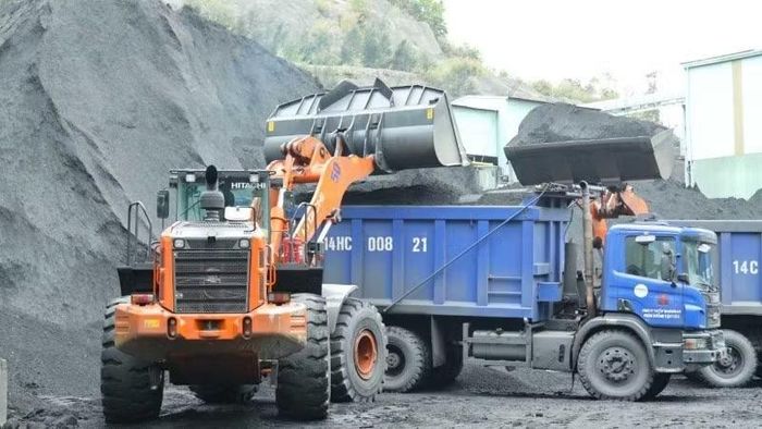 Công ty Tuyển than Hòn Gai chuẩn bị nguồn than cung cấp cho sản xuất điện.