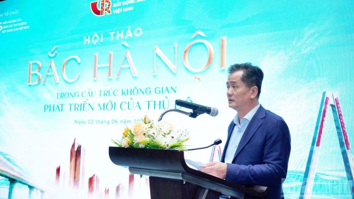 Tiến sĩ Nguyễn Văn Đính, Phó Chủ tịch Hiệp hội Bất động sản Việt Nam, Chủ tịch Hội môi giới Bất động sản Việt Nam.