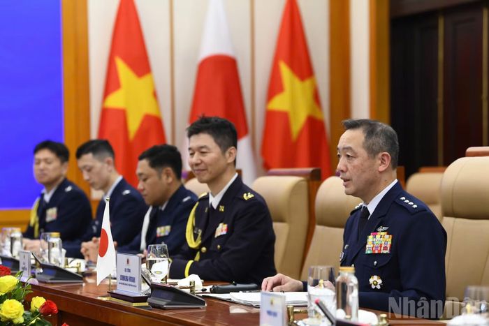 Đại tướng Uchikura Hiroaki tại hội đàm.
