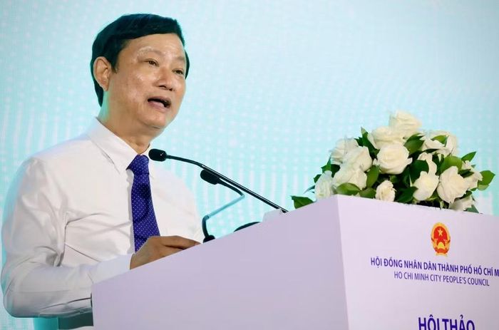Đồng chí Võ Văn Minh, Ủy viên Trung ương Đảng, Phó Bí thư Thành ủy, Chủ tịch Hội đồng nhân dân Thành phố Hồ Chí Minh phát biểu khai mạc hội thảo.