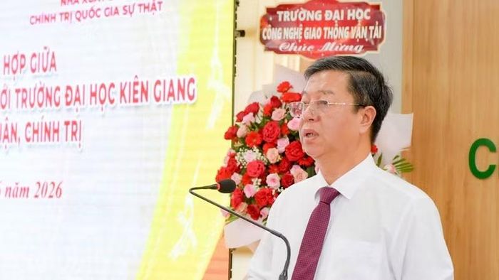 Phó Giáo sư, Tiến sĩ Vũ Trọng Lâm, Giám đốc-Tổng Biên tập Nhà xuất bản Chính trị quốc gia Sự thật phát biểu.