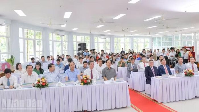 Đại biểu tham dự.