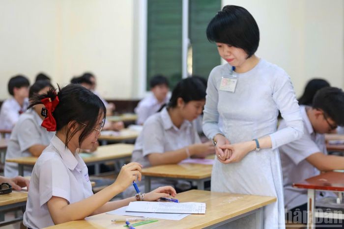 Tổng số thí sinh đăng ký nguyện vọng vào lớp 10 chuyên, tích hợp và chương trình đặc thù là 11.354 em.