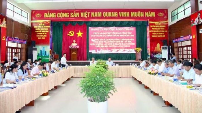Quang cảnh buổi làm việc.