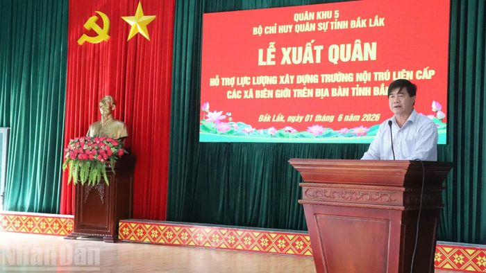 Phó Chủ tịch Ủy ban nhân dân tỉnh Đắk Lắk Nguyễn Thiên Văn phát biểu tại lễ xuất quân.