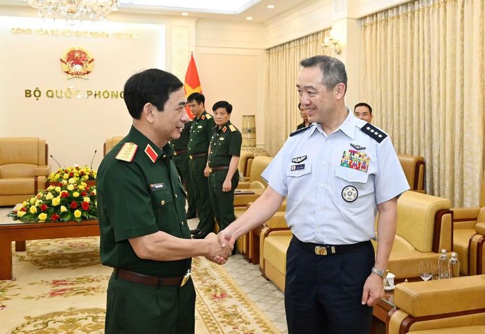 Đại tướng Phan Văn Giang và Đại tướng Uchikura Hiroaki tại buổi tiếp.