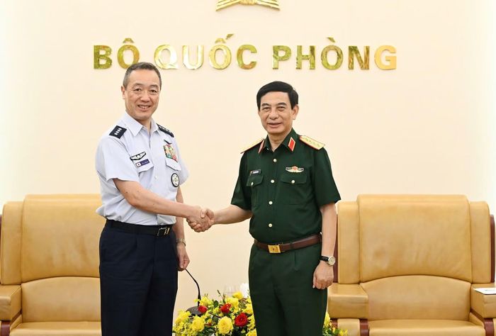 Đại tướng Phan Văn Giang và Đại tướng Uchikura Hiroaki tại buổi tiếp.