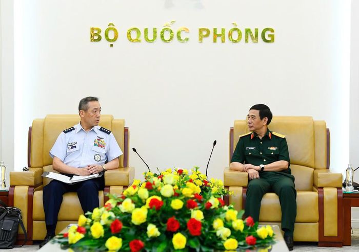 Đại tướng Phan Văn Giang và Đại tướng Uchikura Hiroaki tại buổi tiếp.