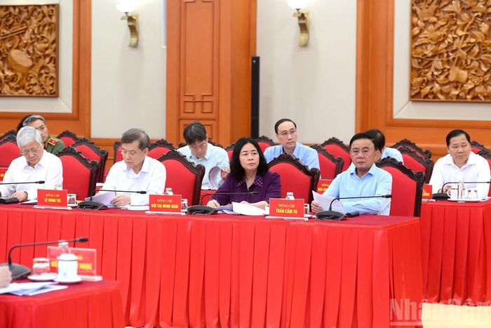 Các đồng chí lãnh đạo Đảng, Nhà nước và các đại biểu dự cuộc làm việc.