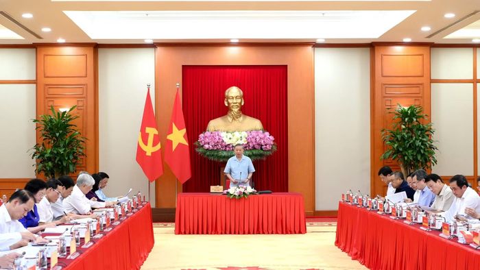 Tổng Bí thư, Chủ tịch nước Tô Lâm chủ trì làm việc về công tác chuẩn bị sơ kết 1 năm vận hành chính quyền 3 cấp. (Ảnh: ĐĂNG KHOA)